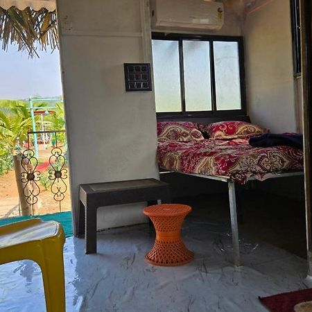 Sea Touch Beach Resort Harihareshwar Buitenkant foto