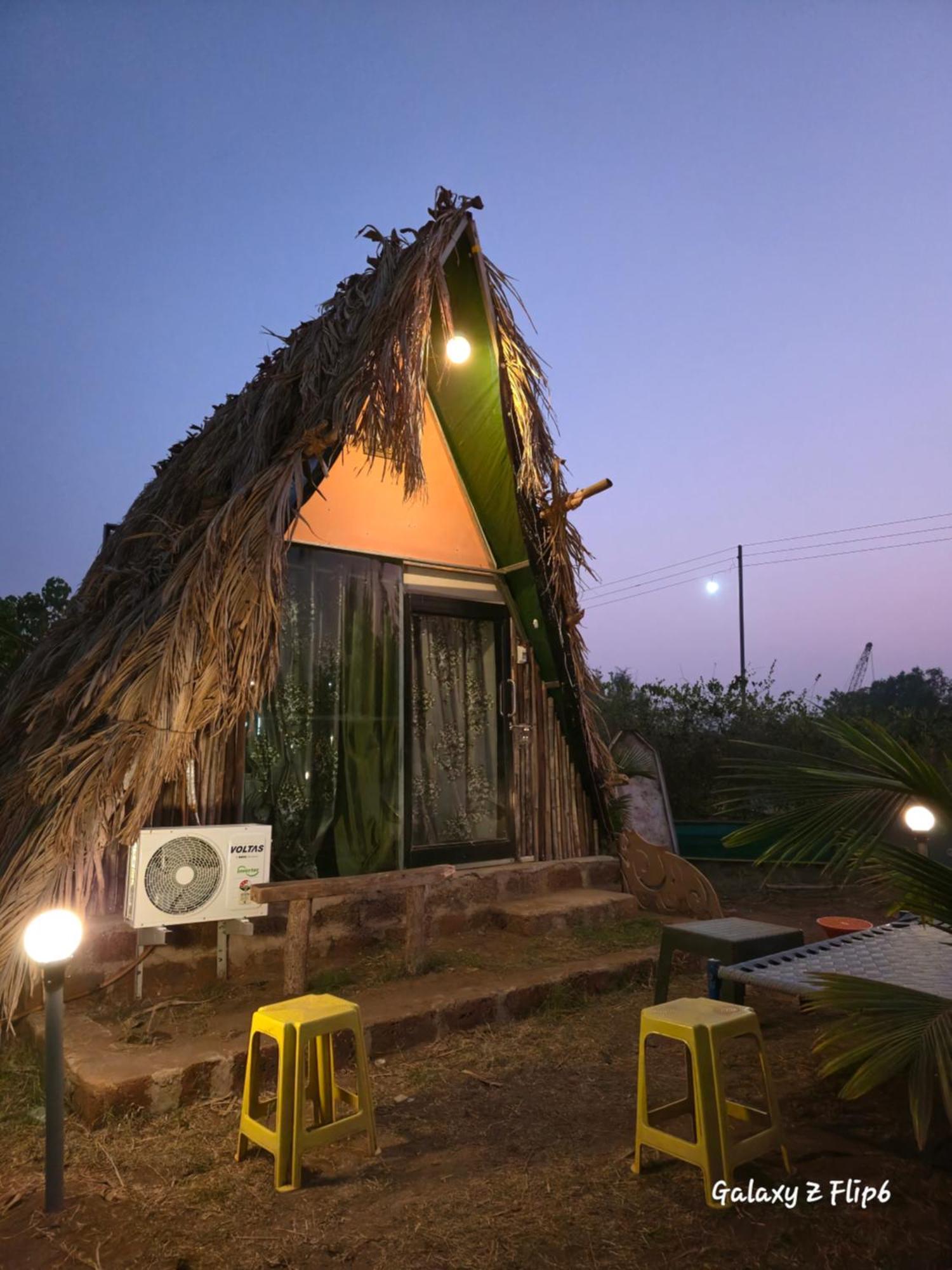 Sea Touch Beach Resort Harihareshwar Buitenkant foto